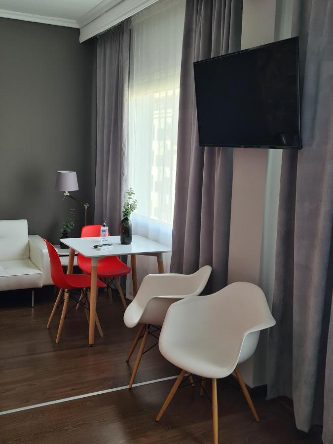 Red Rooms Tsimiski 60 Tesalonika Bagian luar foto